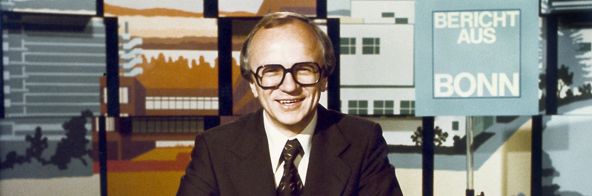 Friedrich Nowottny moderiert den Bericht aus Bonn, 1977 | Bildquelle: WDR