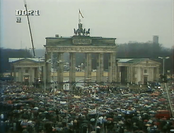 Brandenburger Tor. | Bildquelle: "AK am Abend" 02.10.1990