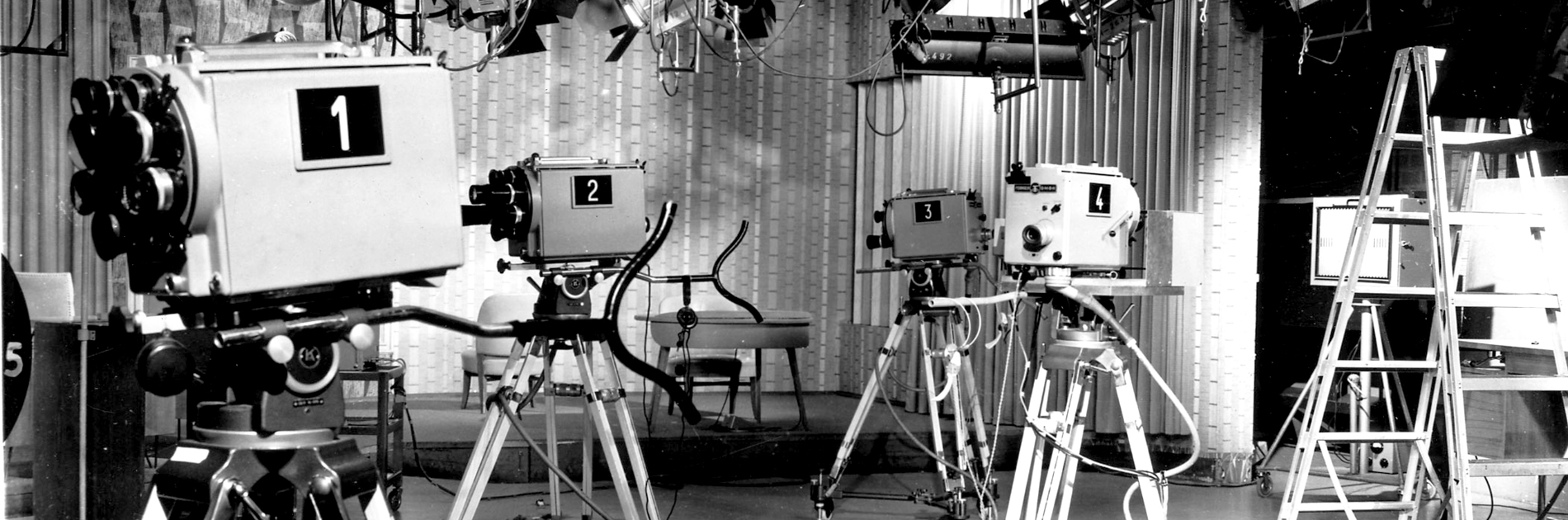 Fernsehkameras in einem Fernsehstudio. | Bildquelle: WDR