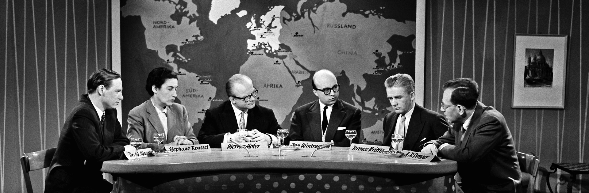 Internationaler Frühschoppen 1956 v.l.: Dr. W. Wagner, Stephane Roussel, Werner Höfer, Jan Wintraecken, Terence Prittie und R.P. Dreyer. | Bildquelle: WDR