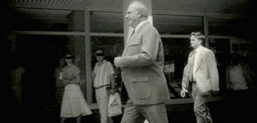 Bundeskanzler Helmut Kohl (Mitte) fotografiert von Stasi Mitarbeitern während dessen Spaziergang durch Dresdner Fußgängerzone | Bildrechte: WDR/Bundesarchiv Stasiunterlagen